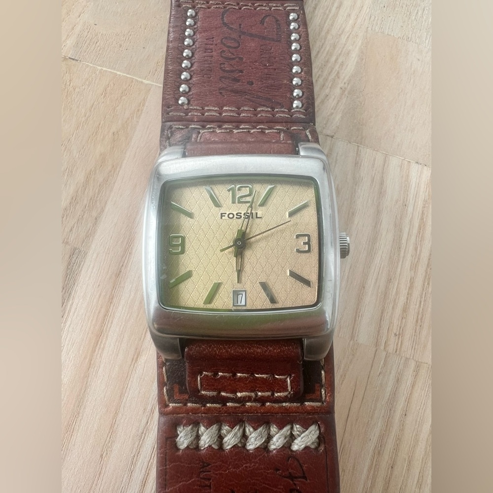 Fossil ladies rectangular silver tone embossed leather watch NEW BATTERY